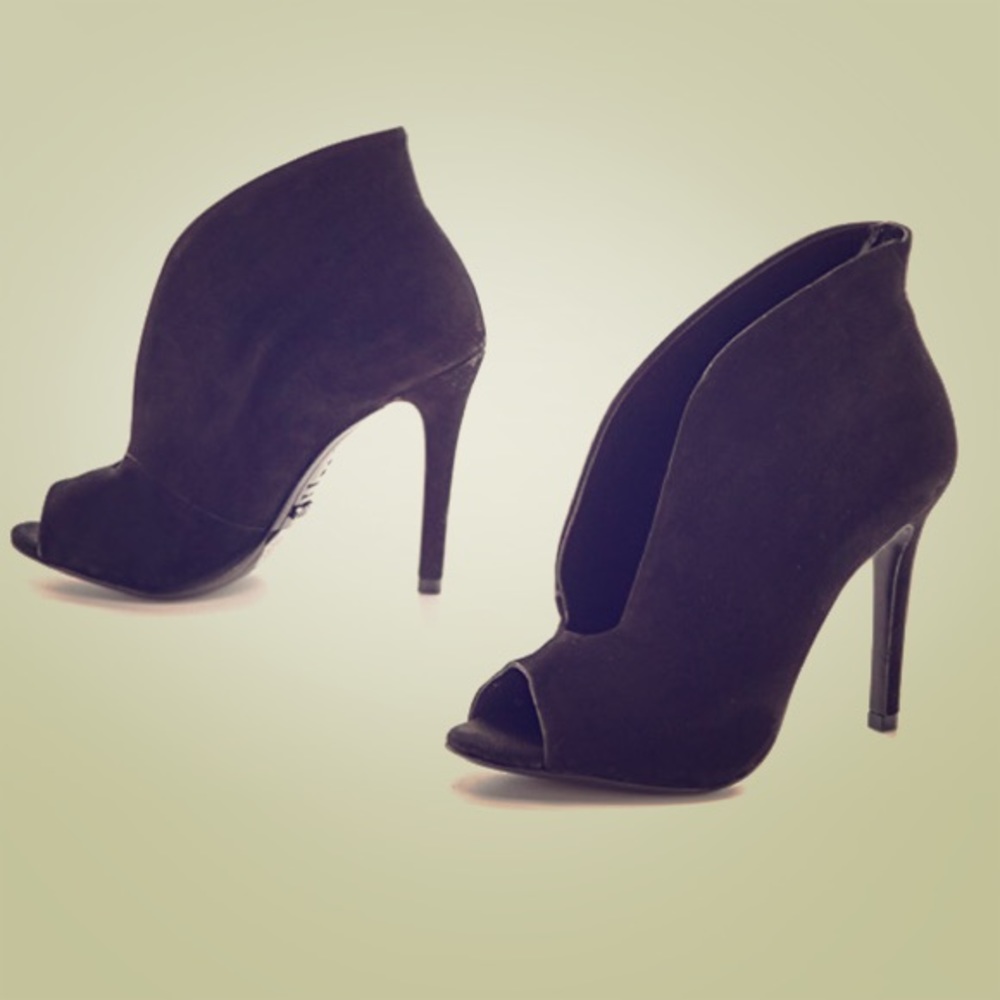 SCHUTZ | Noire Nubuck Open Toe Bootie 👢